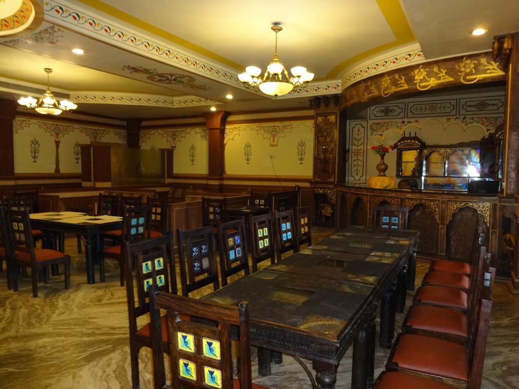 Chokhi Dhani Indore Quarto foto